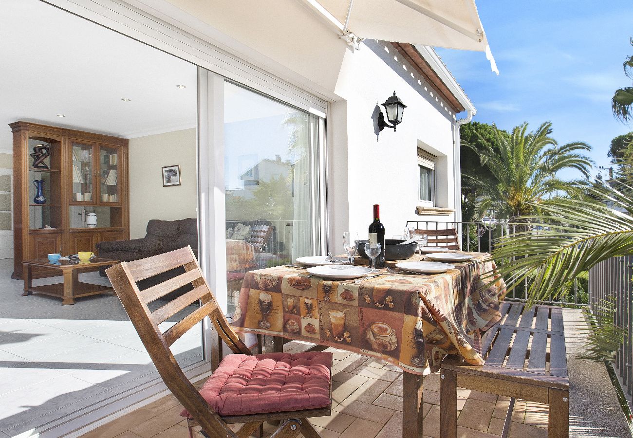 Villa en Calella de Palafrugell - Acogedor apartamento situado a pocos minutos caminando de la bonita y tranquila playa de Calella de Palafrugell, una de las playas más bonitas de la Costa Brava