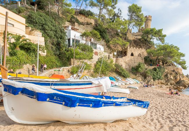 Villa en Lloret de Mar - 2BELL01 - Acogedora casa de 4 habitaciones con piscina situada en una zona muy tranquila 