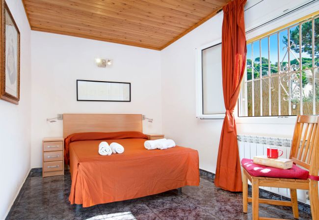 Villa en Lloret de Mar - 2BELL01 - Acogedora casa de 4 habitaciones con piscina situada en una zona muy tranquila  Villa en Lloret de Mar - 2BELL01 - Acogedora casa de 4 habitaciones con piscina situada en una zona muy tranquila