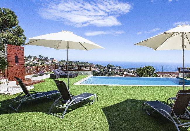 Villa en Lloret de Mar - 2BRA01 - Casa con piscina privada e impresionantes vistas al mar situada cerca de la playa