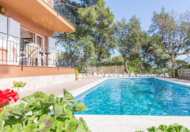 Villa en Calella de Palafrugell - 1BENET 1 -Casa dividida en 3 apartamentos totalmente independientes con piscina compartida a tan solo 1 km de la playa de Calella de Palafrugell