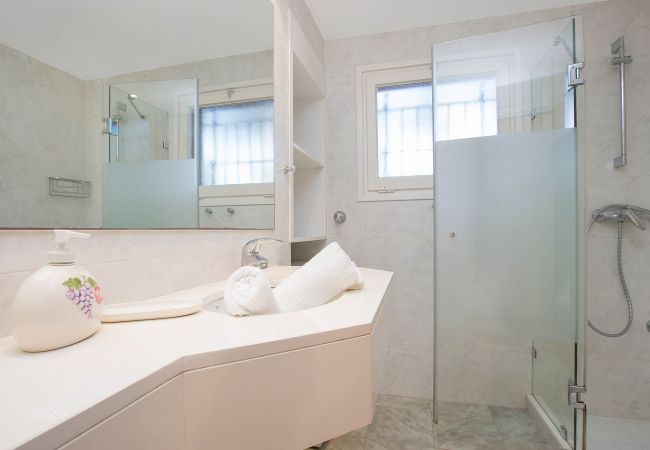 Villa en Calella de Palafrugell - 1BENET 1 -Casa dividida en 3 apartamentos totalmente independientes con piscina compartida a tan solo 1 km de la playa de Calella de Palafrugell Villa en Calella de Palafrugell - 1BENET 1 -Casa dividida en 3 apartamentos totalmente independientes con piscina compartida a tan solo 1 km de la playa de Calella de Palafrugell