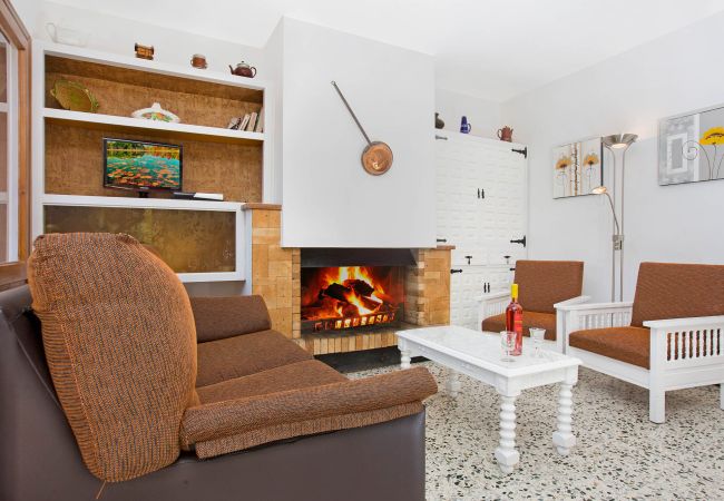 Villa en Calella de Palafrugell - 1BENET 1 -Casa dividida en 3 apartamentos totalmente independientes con piscina compartida a tan solo 1 km de la playa de Calella de Palafrugell Villa en Calella de Palafrugell - 1BENET 1 -Casa dividida en 3 apartamentos totalmente independientes con piscina compartida a tan solo 1 km de la playa de Calella de Palafrugell