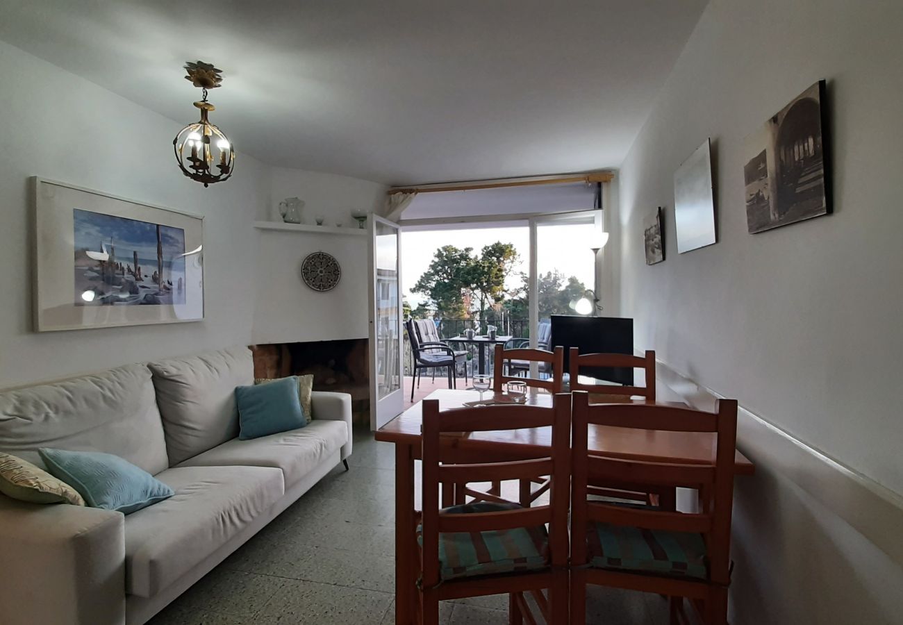 Apartamento en Calella de Palafrugell - 1CAN01 - Acogedor apartamento para 4 personas con terraza situado a pocos minutos caminando de la playa de Calella de Palafrugell.