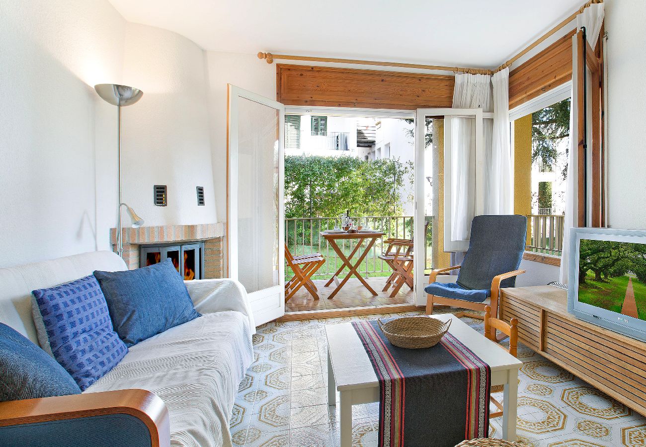 Apartamento en Llafranc - 1CEN A1 - Apartamento sencillo con jardín y piscina comunitaria  a 800m de la playa de Llafranc 