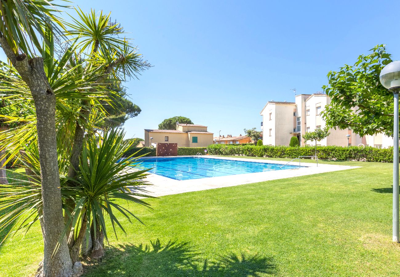 Apartamento en Calella de Palafrugell - 1CB E6 - Apartamento de dos habitaciones en una zona muy tranquila con jardín y piscina comunitaria cerca de la playa de Calella de Palafrugell