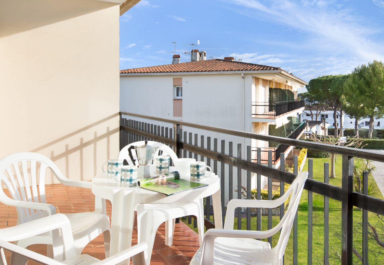 Apartamento en Calella de Palafrugell - 1CB E6 - Apartamento de dos habitaciones en una zona muy tranquila con jardín y piscina comunitaria cerca de la playa de Calella de Palafrugell