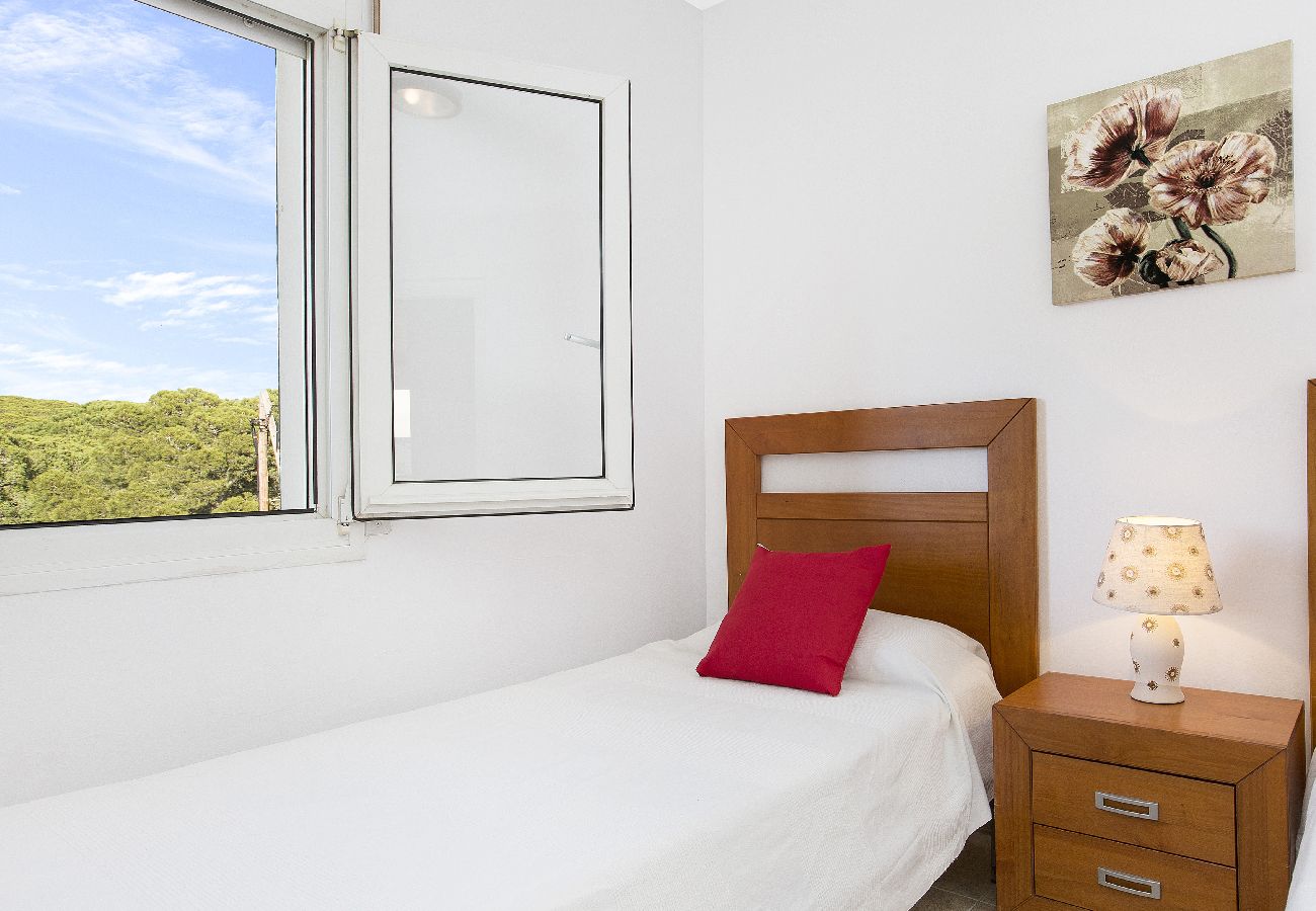 Apartamento en Calella de Palafrugell - 1CB E6 - Apartamento de dos habitaciones en una zona muy tranquila con jardín y piscina comunitaria cerca de la playa de Calella de Palafrugell