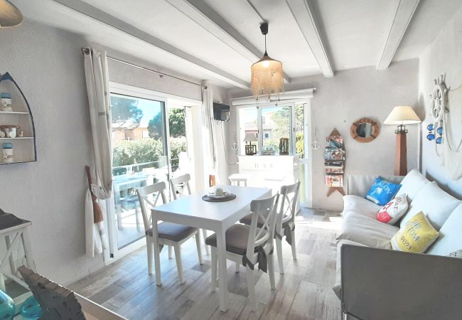 Apartamento en Calella de Palafrugell - 1CB K2 - Apartamento con dos habitaciones en una zona muy tranquila con jardín y piscina comunitaria cerca de la playa de Calella de Palafrugell Apartamento en Calella de Palafrugell - 1CB K2 - Apartamento con dos habitaciones en una zona muy tranquila con jardín y piscina comunitaria cerca de la playa de Calella de Palafrugell