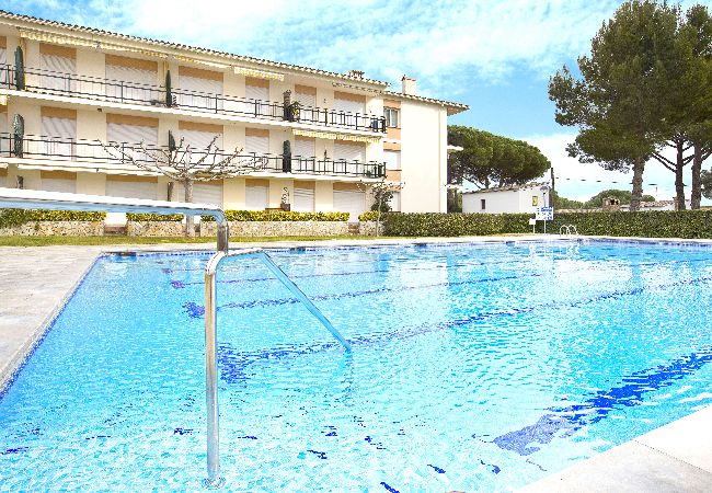 Apartamento en Calella de Palafrugell - 1CB N2 - Apartamento de 2 habitaciones en una zona muy tranquila con jardín y piscina comunitaria cerca de la playa de Calella de Palafrugell