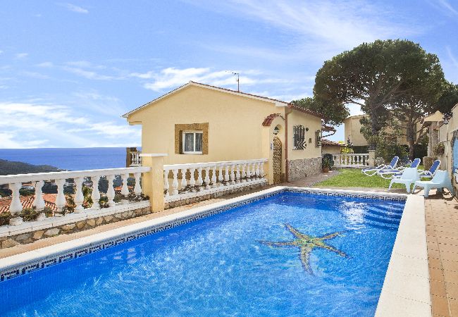 Villa en Lloret de Mar - 2CRISA01- Bonita casa con piscina privada y vistas al mar situada cerca de la playa