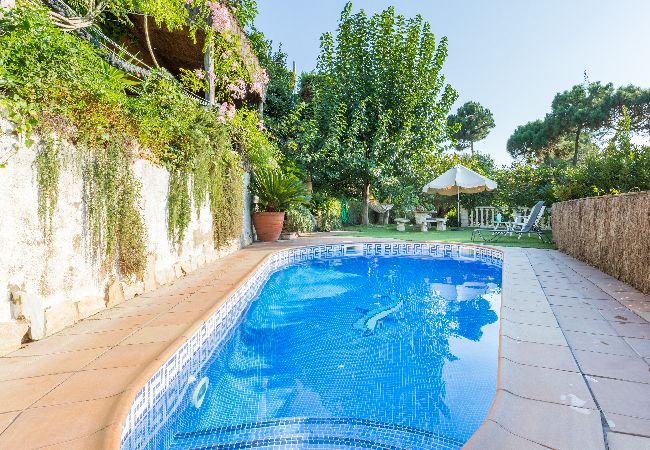 Villa en Lloret de Mar - 2DAM01 - Acogedora casa de 4 habitaciones con piscina privada situada en una zona tranquila