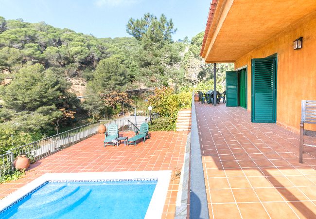 Villa en Lloret de Mar - 2GLO01 - Bonita casa de 3 habitaciones con jardín y piscina privada situada muy cerca de la playa