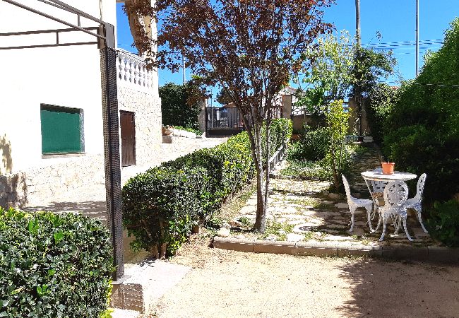 Villa en Lloret de Mar - 2JUL01 - Casa para 8 personas situada en una zona tranquila a tan solo 7 km de la playa de Lloret de Mar. Villa en Lloret de Mar - 2JUL01 - Casa para 8 personas situada en una zona tranquila a tan solo 7 km de la playa de Lloret de Mar.