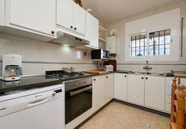 Villa en Lloret de Mar - 2JUL01 - Casa para 8 personas situada en una zona tranquila a tan solo 7 km de la playa de Lloret de Mar. Villa en Lloret de Mar - 2JUL01 - Casa para 8 personas situada en una zona tranquila a tan solo 7 km de la playa de Lloret de Mar.