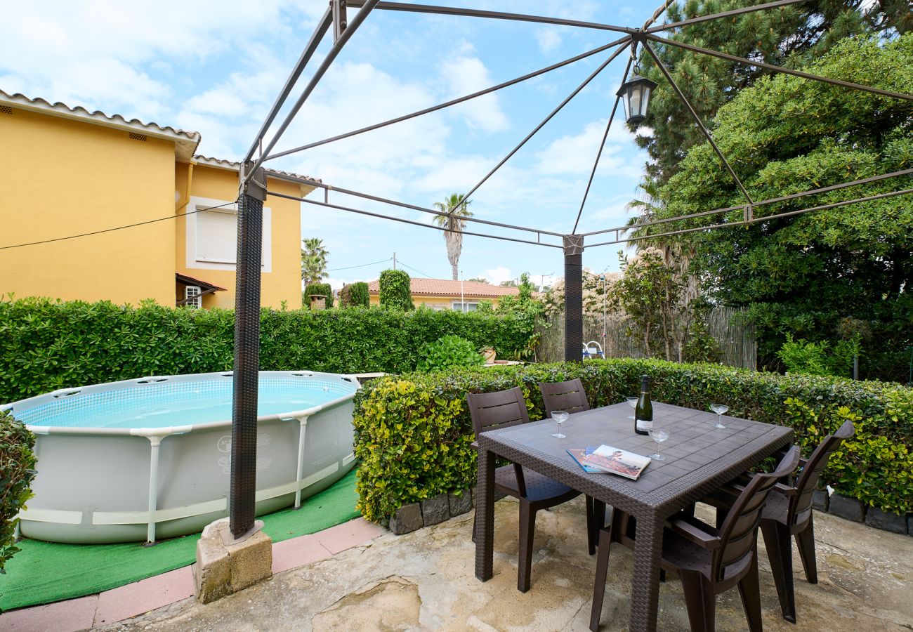 Villa en Lloret de Mar - 2JUL01 - Casa para 8 personas situada en una zona tranquila a tan solo 7 km de la playa de Lloret de Mar.