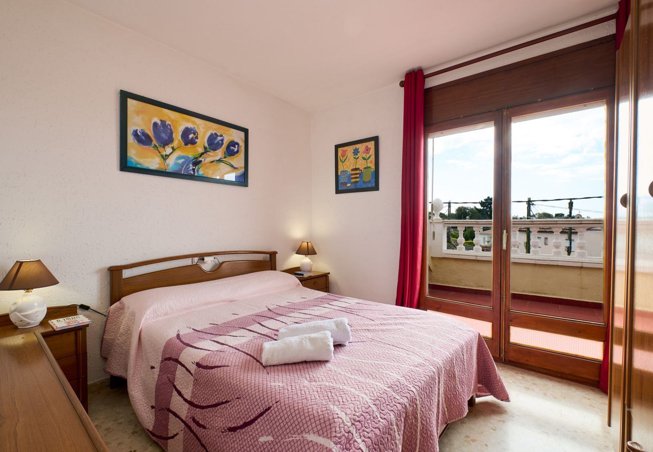 Villa en Lloret de Mar - 2JUL01 - Casa para 8 personas situada en una zona tranquila a tan solo 7 km de la playa de Lloret de Mar.