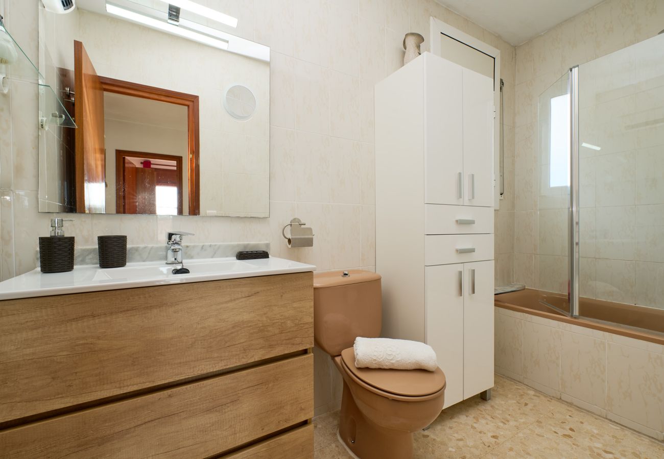 Villa en Lloret de Mar - 2JUL01 - Casa para 8 personas situada en una zona tranquila a tan solo 7 km de la playa de Lloret de Mar.