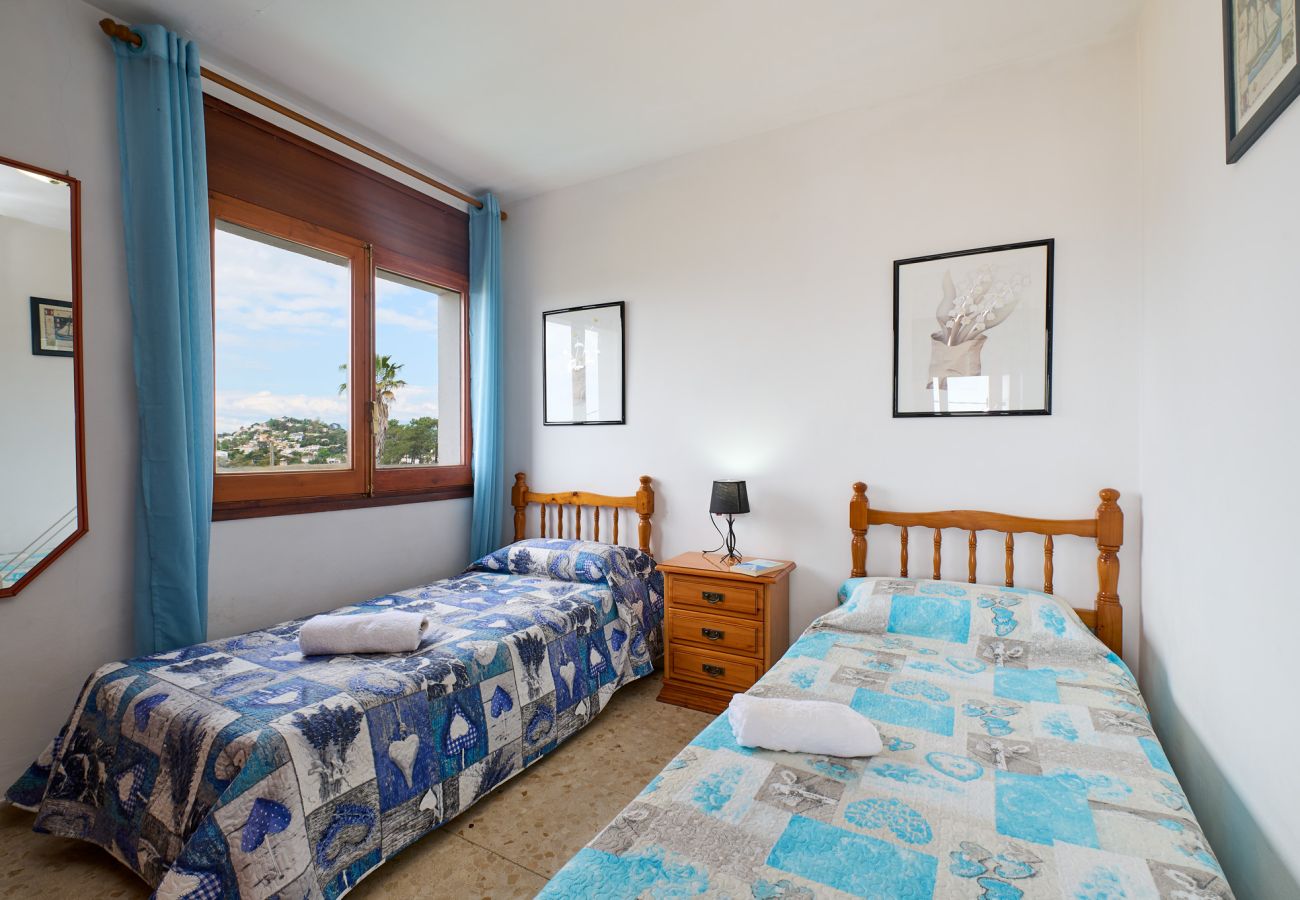Villa en Lloret de Mar - 2JUL01 - Casa para 8 personas situada en una zona tranquila a tan solo 7 km de la playa de Lloret de Mar.