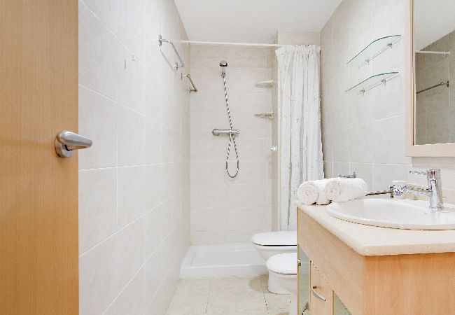 Apartamento en Lloret de Mar - 2KIS01- Acogedor apartamento para 4 personas con piscina situado cerca del centro y de la playa Apartamento en Lloret de Mar - 2KIS01- Acogedor apartamento para 4 personas con piscina situado cerca del centro y de la playa