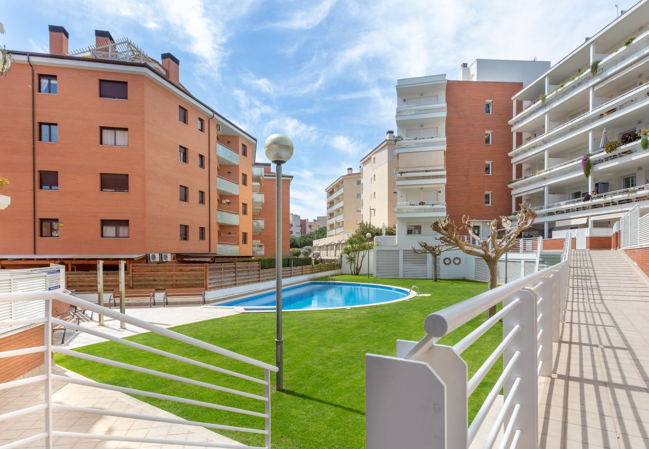 Apartamento en Lloret de Mar - 2KIS02- Acogedor apartamento para 4 personas con piscina situado cerca de la playa