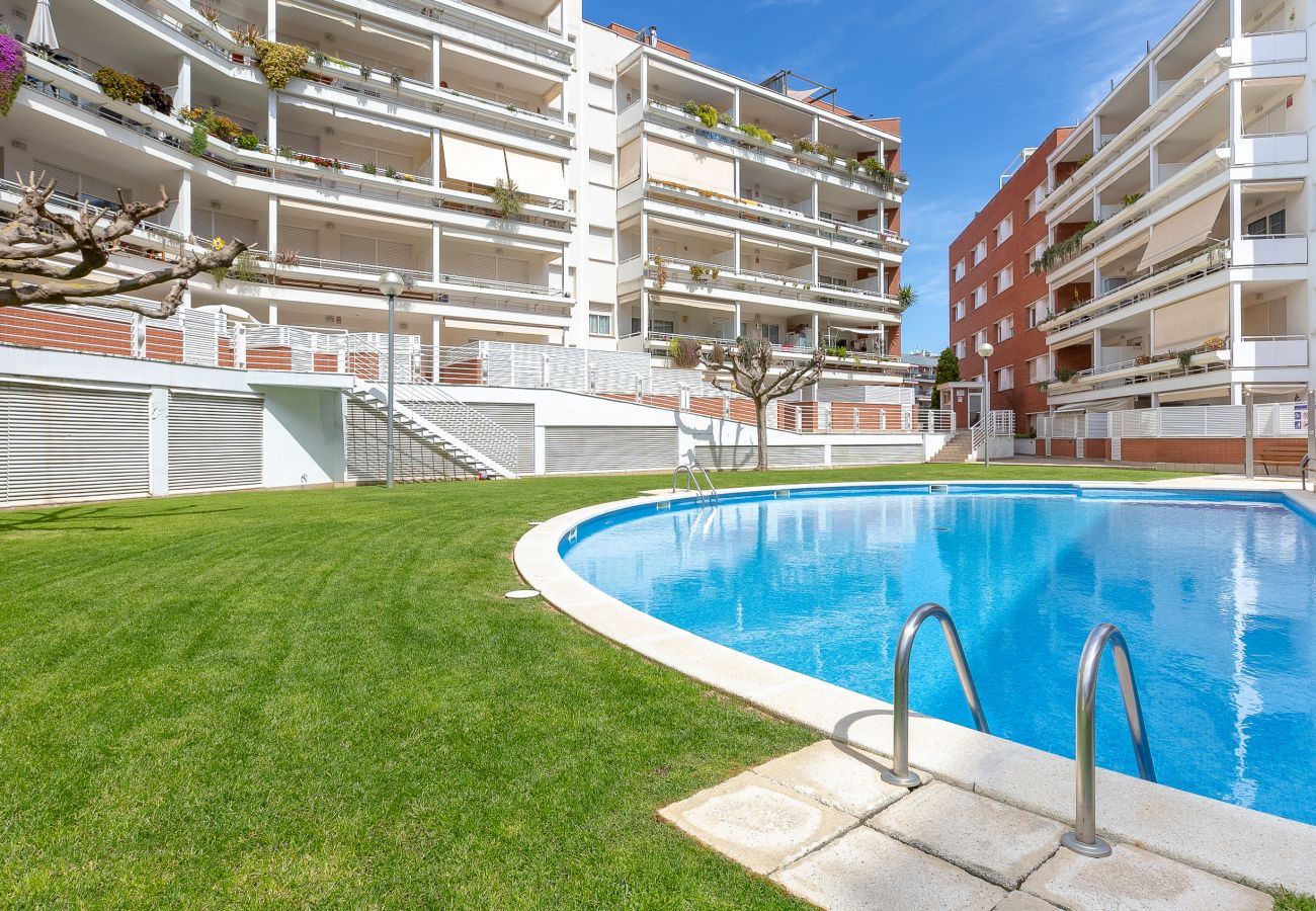 Apartamento en Lloret de Mar - 2KIS02- Acogedor apartamento para 4 personas con piscina situado cerca de la playa