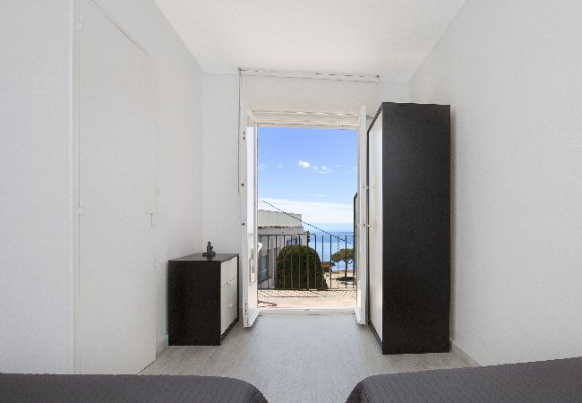 Apartamento en Llafranc - 1MARS 02 - Apartamento sencillo con 3 habitaciones situado en primera línea de mar de la playa de Llafranc