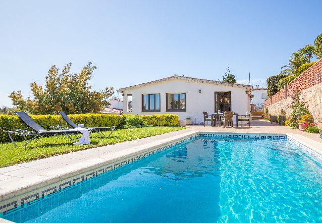Villa en Blanes - 2MG01 - Casa para 6 personas con jardín y piscina privada situada cerca de la playa de Blanes 
