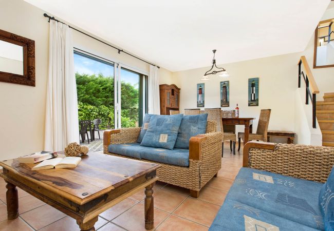 Villa en Torroella de Montgri - 1MP 44 - Casa adosada ubicada en un complejo residencial tranquilo con piscina y jardines comunitarios a 100m de la playa de Pals Villa en Torroella de Montgri - 1MP 44 - Casa adosada ubicada en un complejo residencial tranquilo con piscina y jardines comunitarios a 100m de la playa de Pals