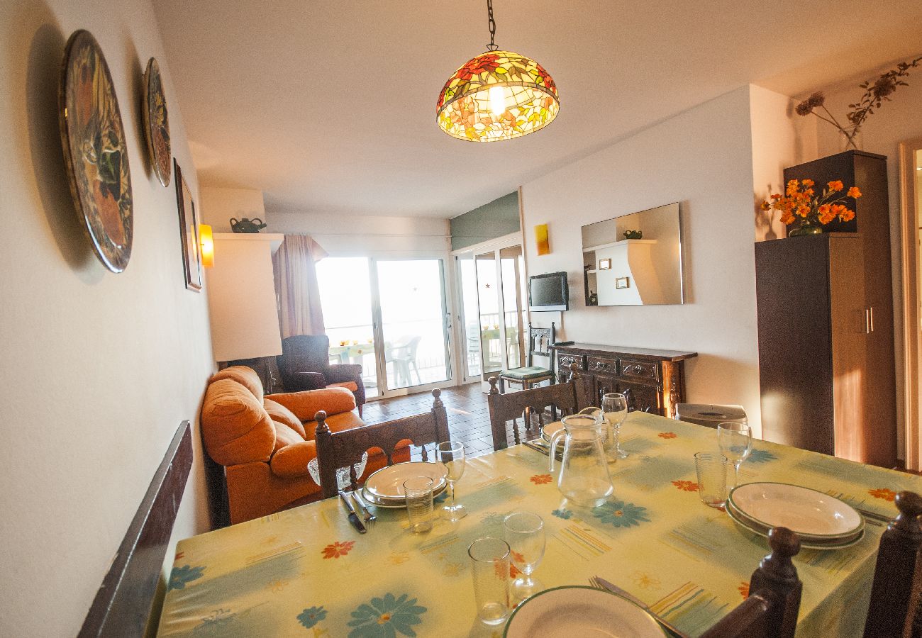 Apartamento en Pals - 1MED 12 - Apartamento sencillo situado en Pals playa, a primera línea del mar y a 100m del centro. 