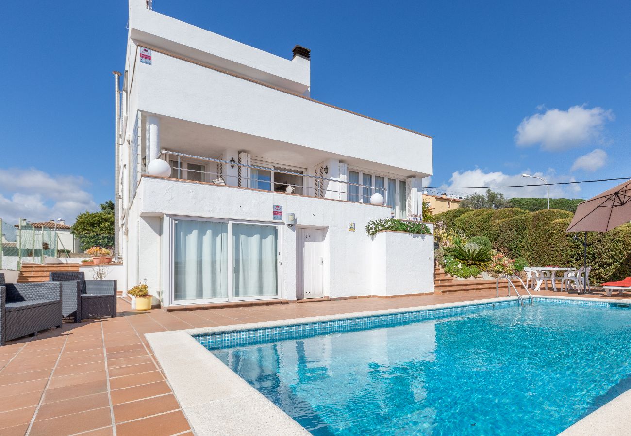 Villa en Blanes - 2NUR01 - Casa para 10 personas con piscina privada y vistas al mar cerca de la playa de Blanes 