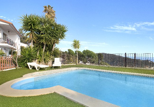 Villa en Lloret de Mar - 2PAL01- Casa con piscina privada y bonitas vistas al mar situada cerca de la playa