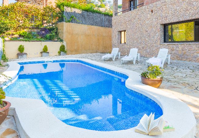 Villa en Lloret de Mar - 2PON01 - Preciosa casa con piscina privada situada en una zona tranquila cerca de la playa