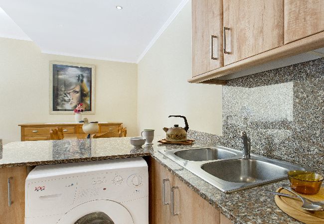 Apartamento en Lloret de Mar - 2P51- Acogedor apartamento con piscina situado cerca del centro y dela playa de Fenals (Lloret de Mar)  Apartamento en Lloret de Mar - 2P51- Acogedor apartamento con piscina situado cerca del centro y dela playa de Fenals (Lloret de Mar)