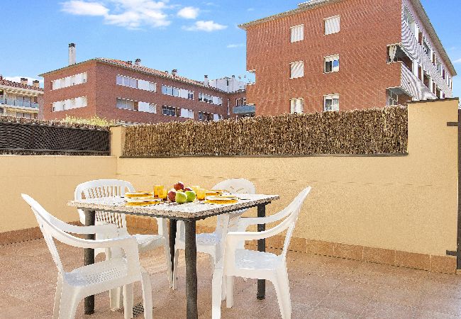 Apartamento en Lloret de Mar - 2P53 - Acogedor apartamento para 4 personas con piscina situado cerca del centro y dela playa de Fenals (Lloret de Mar)  Apartamento en Lloret de Mar - 2P53 - Acogedor apartamento para 4 personas con piscina situado cerca del centro y dela playa de Fenals (Lloret de Mar)