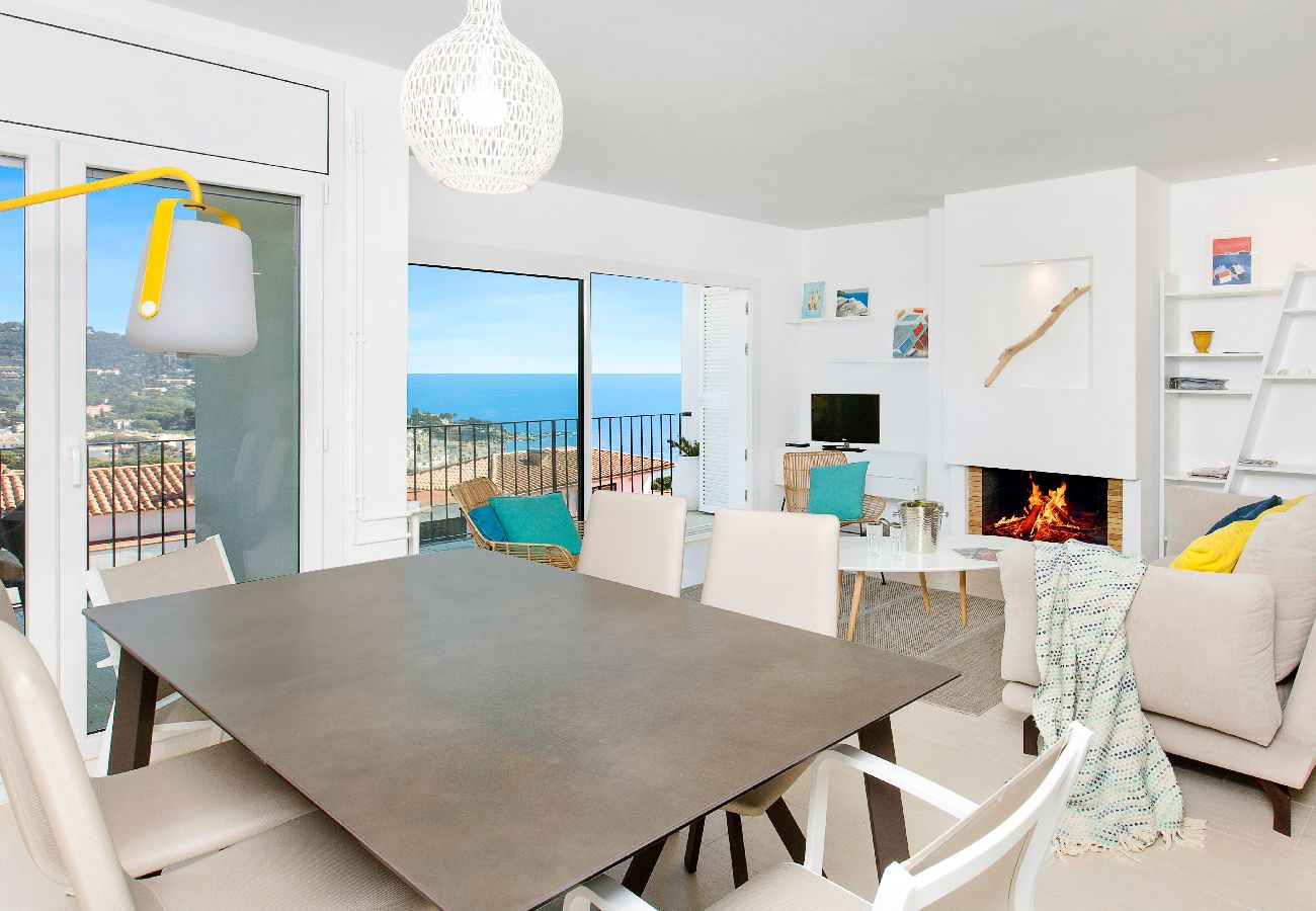 Apartamento en Calella de Palafrugell - 1PUIGA 02 - Acogedor apartamento  con terraza y magnificas vistas al mar situado a pocos minutos caminando de la de la playa de Calella de Palafrugell