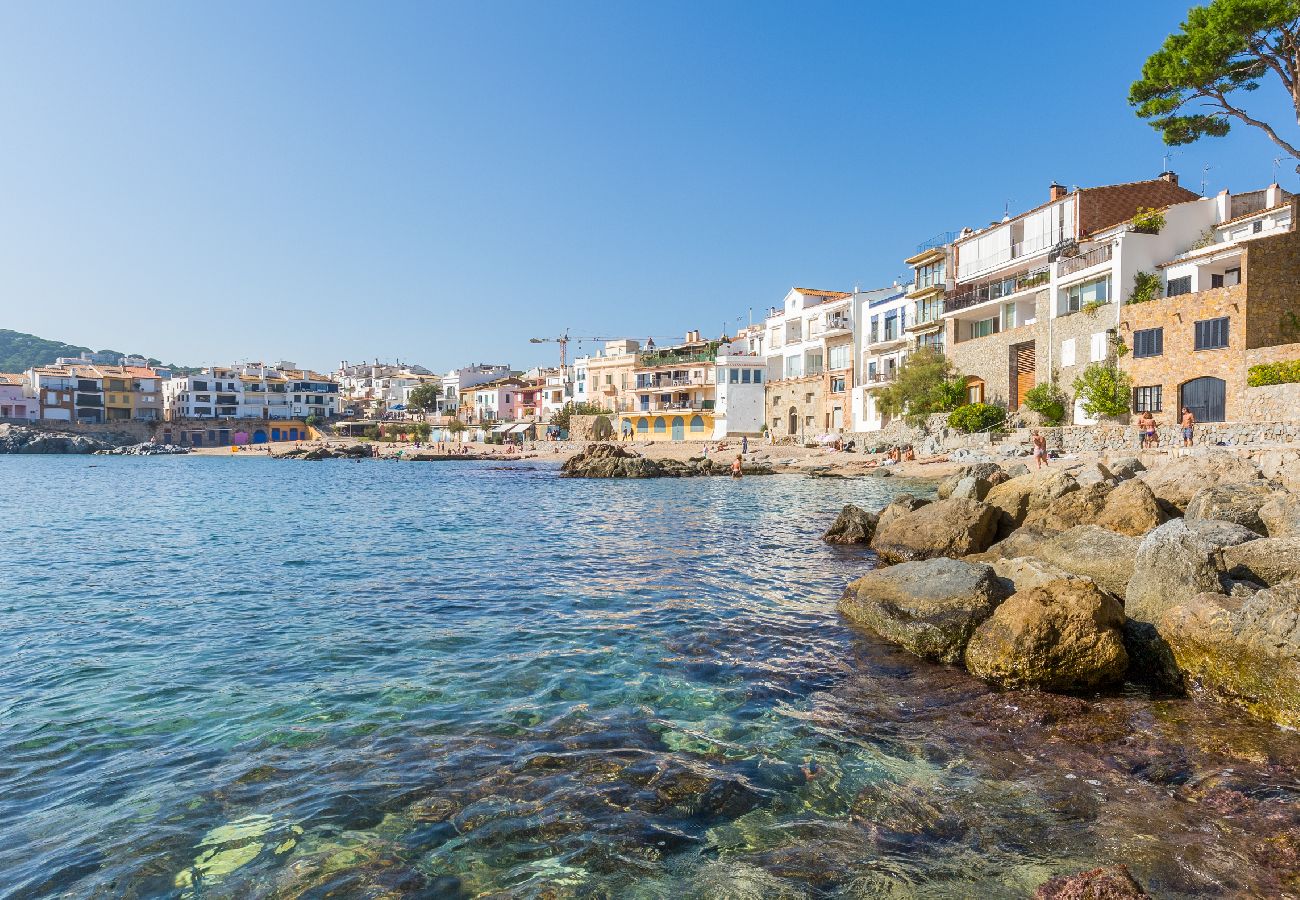 Apartamento en Calella de Palafrugell - 1ROCM 1D - Apartamento para 5 personas con terraza a solo 150m de la playa de Calella de Palafrugell