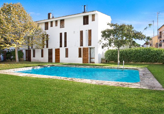Villa en Llafranc - 1ROS 01 - Casa de 150 m2 con piscina comunitaria y parking muy cerca de la playa de Llafranc.