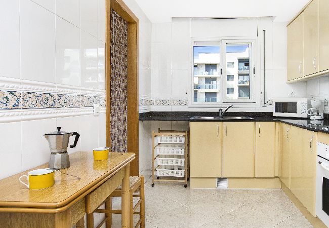 Apartamento en Lloret de Mar - 2ROS01 -Acogedor apartamento de 3 habitaciones con piscina situado cerca de la playa de Fenals (Lloret de Mar) Apartamento en Lloret de Mar - 2ROS01 -Acogedor apartamento de 3 habitaciones con piscina situado cerca de la playa de Fenals (Lloret de Mar)