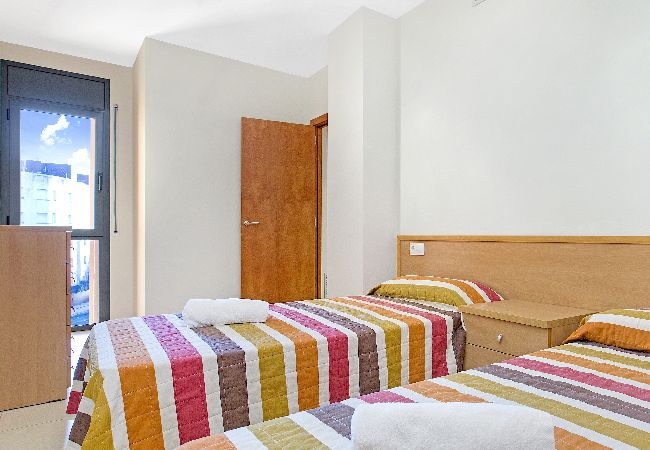 Apartamento en Lloret de Mar - 2STACRIS - Acogedor apartamento para 4 personas con terraza situado en Lloret de Mar (Fenals), cerca de la playa y del centro Apartamento en Lloret de Mar - 2STACRIS - Acogedor apartamento para 4 personas con terraza situado en Lloret de Mar (Fenals), cerca de la playa y del centro