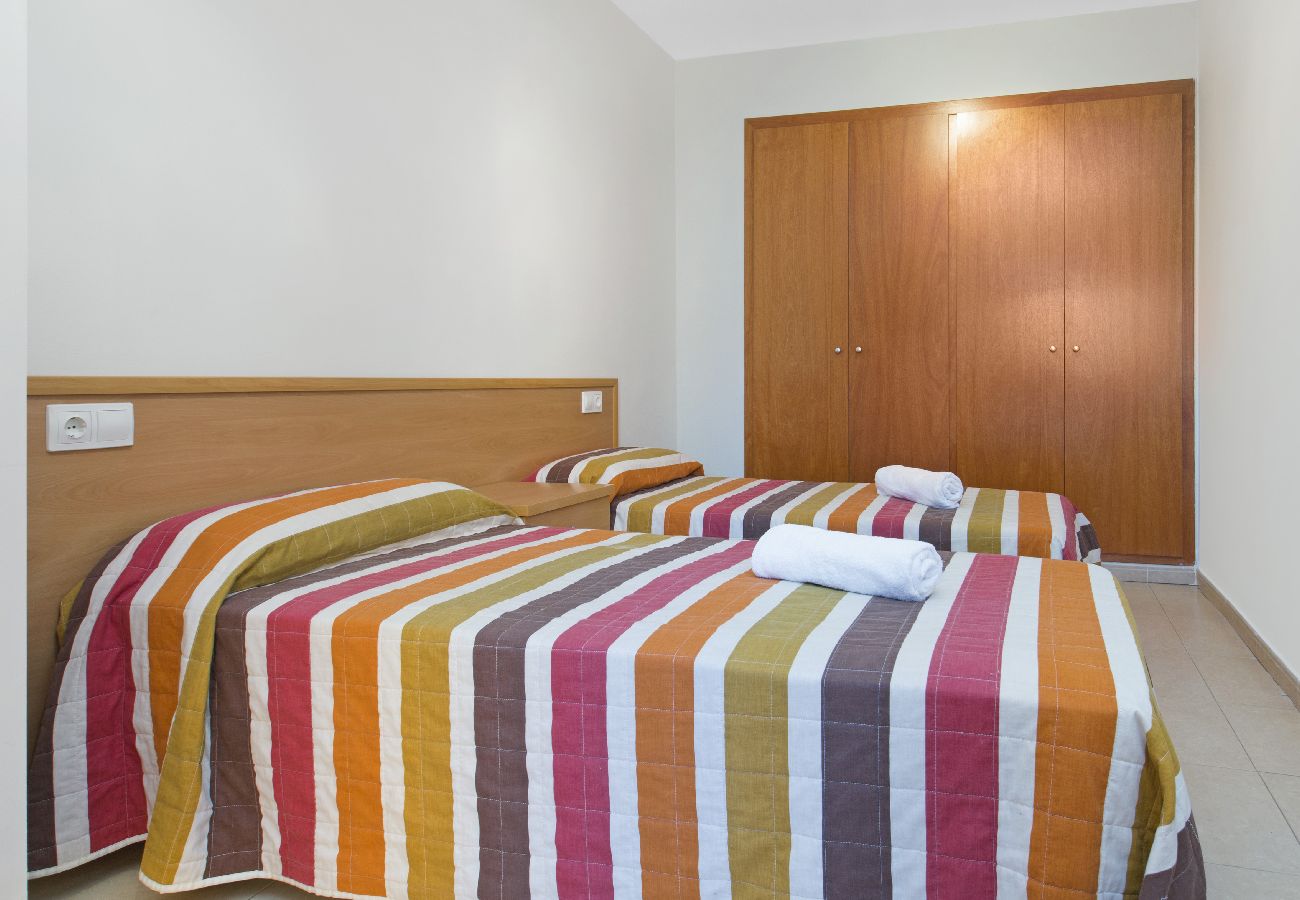 Apartamento en Lloret de Mar - 2STACRIS - Acogedor apartamento para 4 personas con terraza situado en Lloret de Mar (Fenals), cerca de la playa y del centro