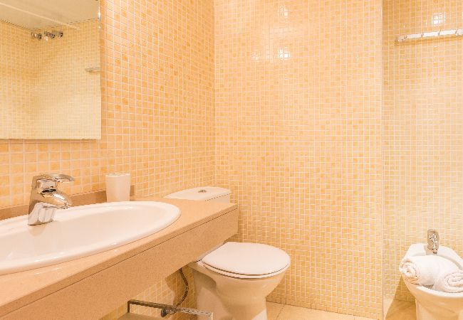 Apartamento en Lloret de Mar - 2STACRIS02 - Acogedor apartamento para 5 personas con terraza situado en Lloret de Mar (Fenals), cerca de la playa y del centro. Apartamento en Lloret de Mar - 2STACRIS02 - Acogedor apartamento para 5 personas con terraza situado en Lloret de Mar (Fenals), cerca de la playa y del centro.