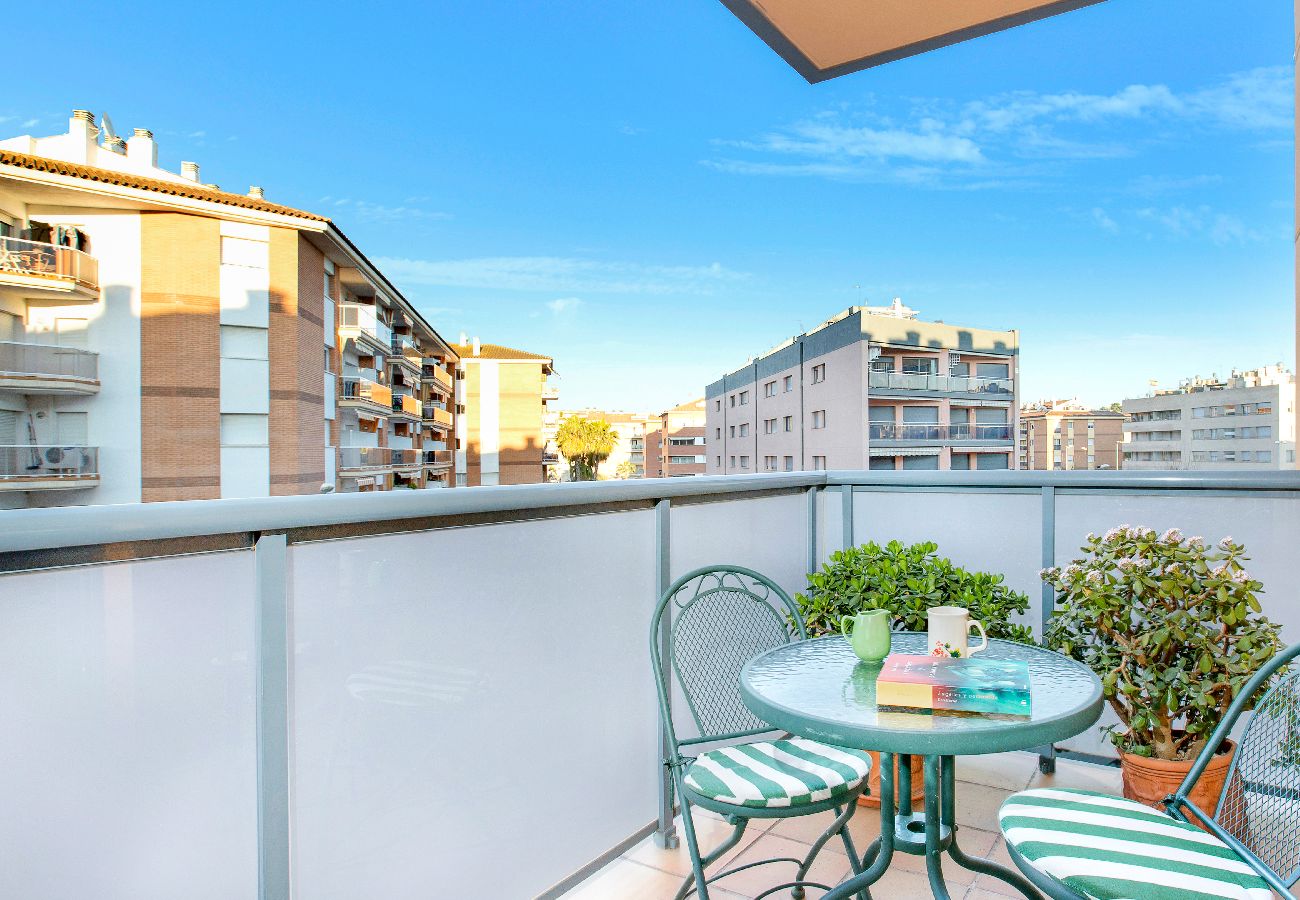 Apartamento en Lloret de Mar - 2STACRIS02 - Acogedor apartamento para 5 personas con terraza situado en Lloret de Mar (Fenals), cerca de la playa y del centro.