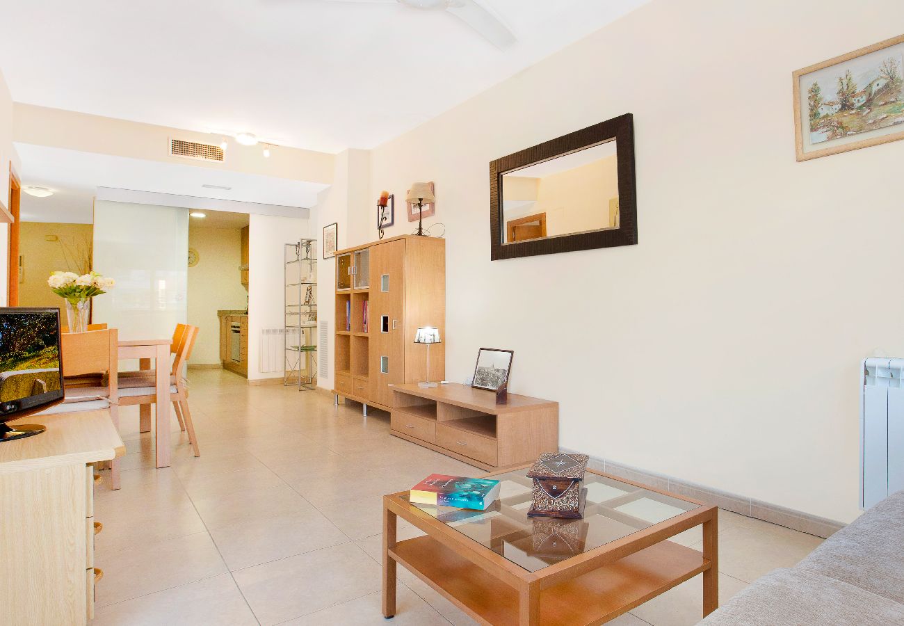 Apartamento en Lloret de Mar - 2STACRIS02 - Acogedor apartamento para 5 personas con terraza situado en Lloret de Mar (Fenals), cerca de la playa y del centro.