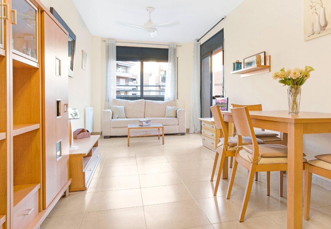 Apartamento en Lloret de Mar - 2STACRIS02 - Acogedor apartamento para 5 personas con terraza situado en Lloret de Mar (Fenals), cerca de la playa y del centro.