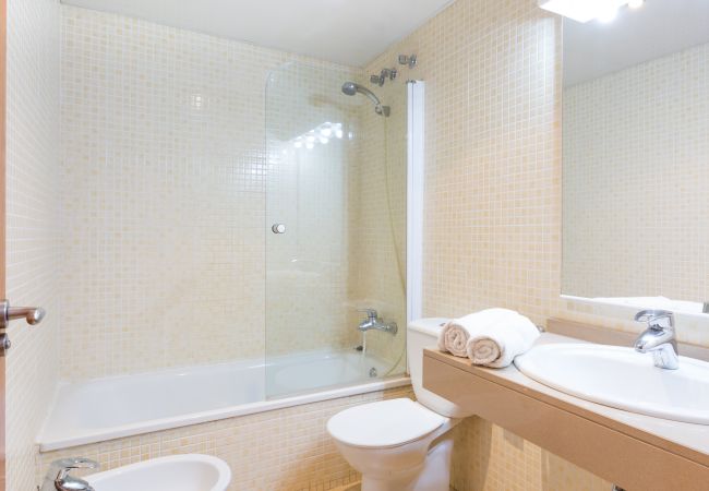 Apartamento en Lloret de Mar - 2STACRIS06 - Acogedor apartamento para 6 personas con terraza situado en Lloret de Mar (Fenals), cerca de la playa y del centro. Apartamento en Lloret de Mar - 2STACRIS06 - Acogedor apartamento para 6 personas con terraza situado en Lloret de Mar (Fenals), cerca de la playa y del centro.