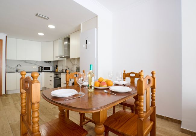 Apartamento en Lloret de Mar - 2STACRIS06 - Acogedor apartamento para 6 personas con terraza situado en Lloret de Mar (Fenals), cerca de la playa y del centro. Apartamento en Lloret de Mar - 2STACRIS06 - Acogedor apartamento para 6 personas con terraza situado en Lloret de Mar (Fenals), cerca de la playa y del centro.
