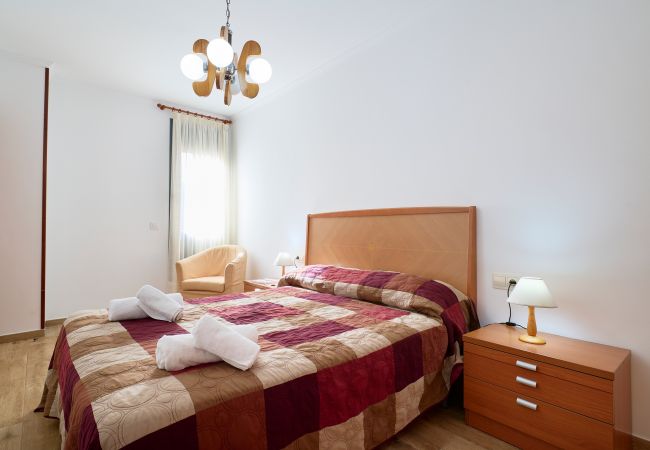 Apartamento en Lloret de Mar - 2STACRIS06 - Acogedor apartamento para 6 personas con terraza situado en Lloret de Mar (Fenals), cerca de la playa y del centro. Apartamento en Lloret de Mar - 2STACRIS06 - Acogedor apartamento para 6 personas con terraza situado en Lloret de Mar (Fenals), cerca de la playa y del centro.