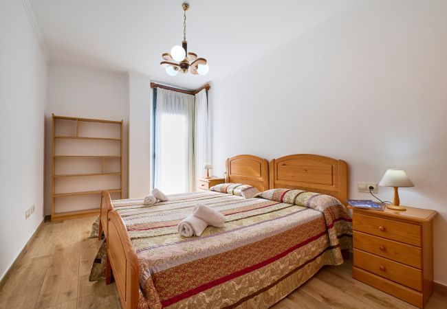 Apartamento en Lloret de Mar - 2STACRIS06 - Acogedor apartamento para 6 personas con terraza situado en Lloret de Mar (Fenals), cerca de la playa y del centro. Apartamento en Lloret de Mar - 2STACRIS06 - Acogedor apartamento para 6 personas con terraza situado en Lloret de Mar (Fenals), cerca de la playa y del centro.