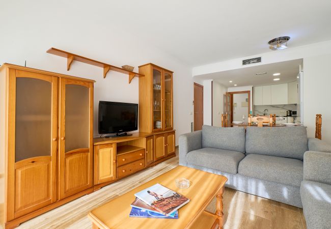 Apartamento en Lloret de Mar - 2STACRIS06 - Acogedor apartamento para 6 personas con terraza situado en Lloret de Mar (Fenals), cerca de la playa y del centro. Apartamento en Lloret de Mar - 2STACRIS06 - Acogedor apartamento para 6 personas con terraza situado en Lloret de Mar (Fenals), cerca de la playa y del centro.